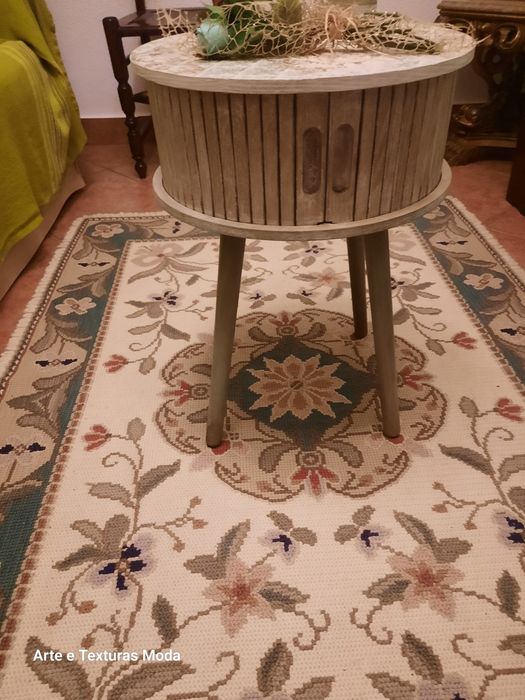 Mesa de apoio, restauraurada de novo