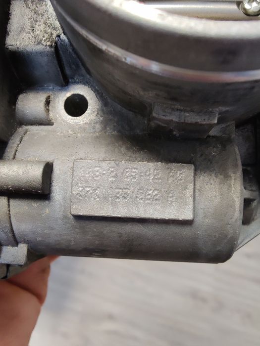 Дросельна заслонка оригінал  на Пассат 2.5  Америка