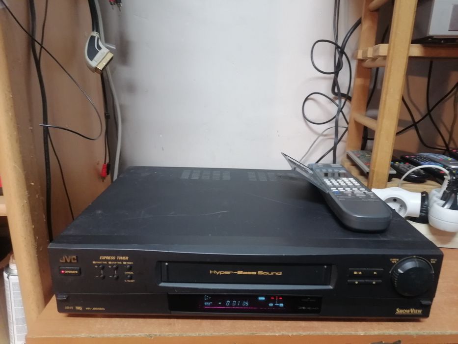 Magnetowid VHS JVC HR-J605EG  hi-fi stereo pilot