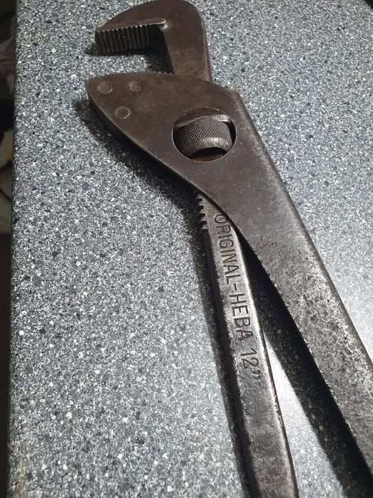 Solidny stary klucz hydrauliczny żabka