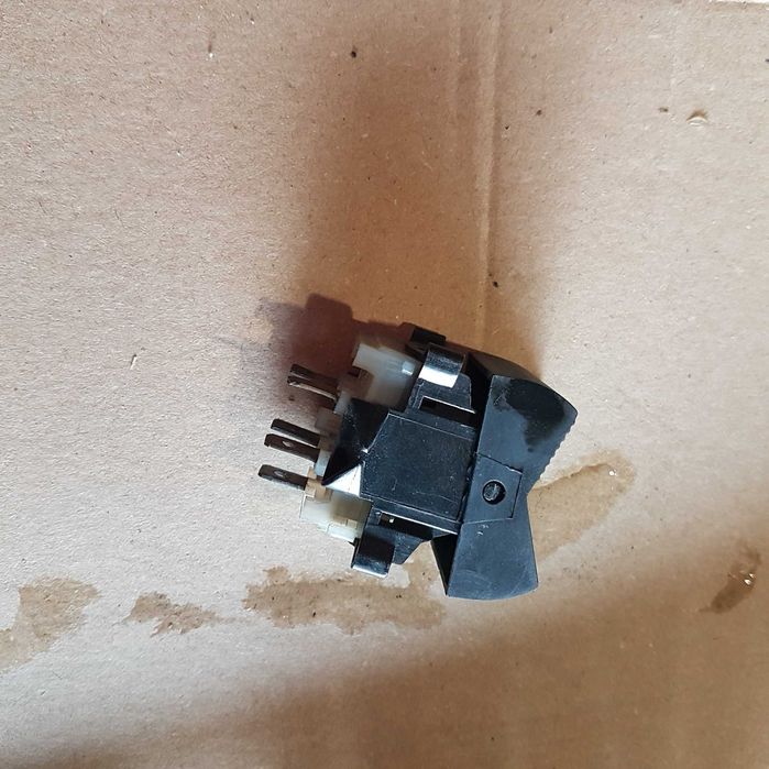 Włącznik przełącznik świateł mijania fiat 126p maluch st