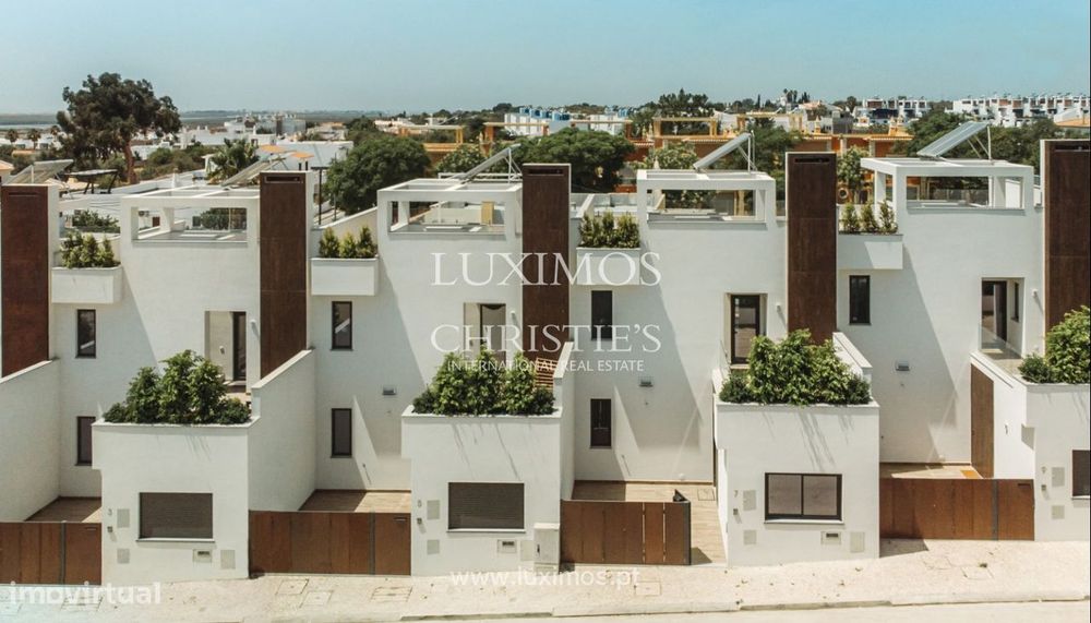 Fantastic T3 Villa with Swimming Pool for Sale in Fuseta, Olhão, Algarve