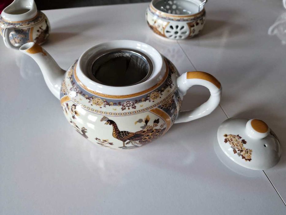 Piękny zestaw do herbaty lub kawy porcelanowy, 16 elementów