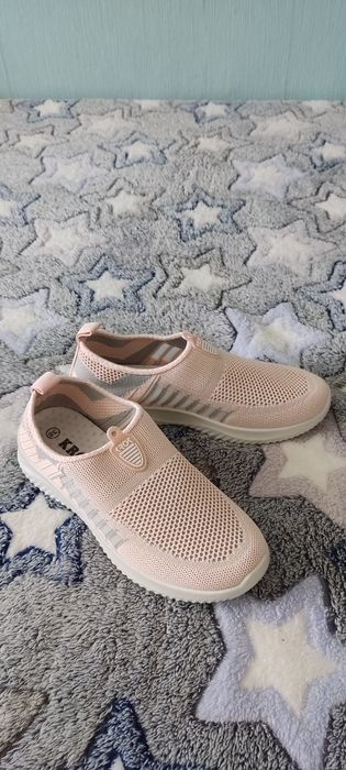 Кроссовки новые 38р