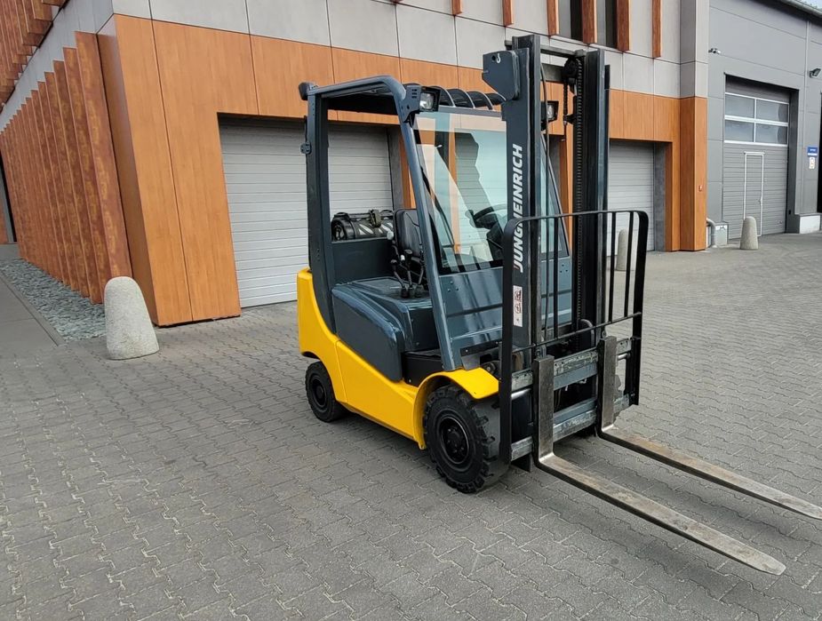 Jungheinrich TFG320  fv Vat 23% przesuw boczny  BDB  stan 1 właściciel