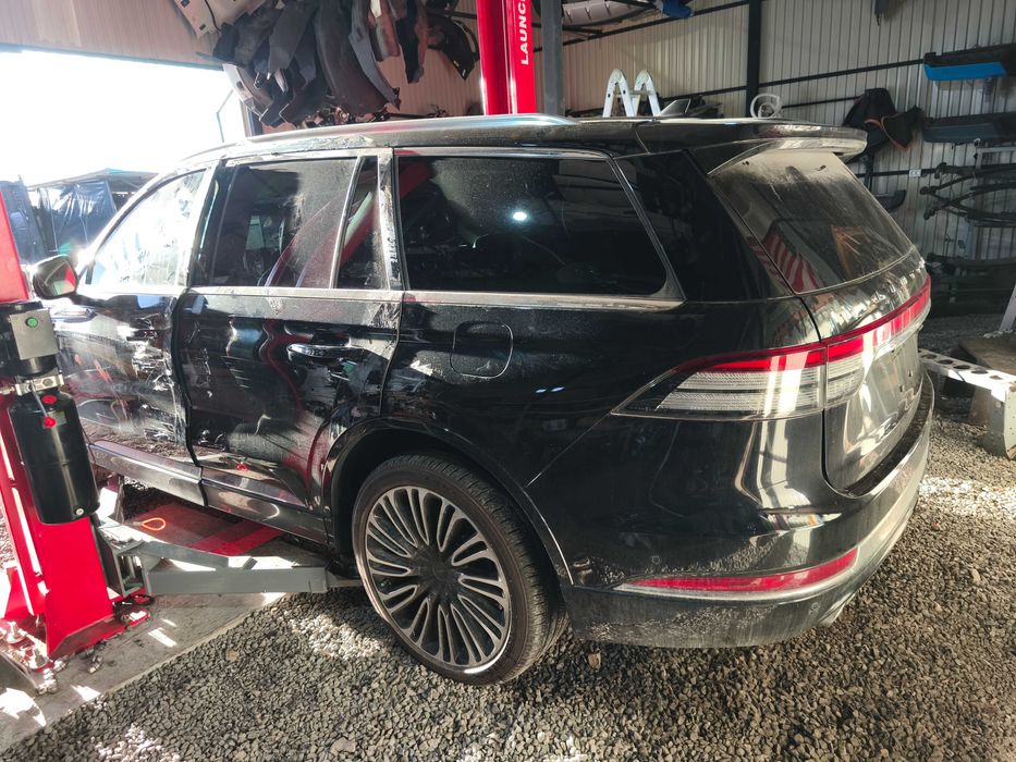 Lincoln aviator кузов взборі двері ляда крило капот бампер арка гриль