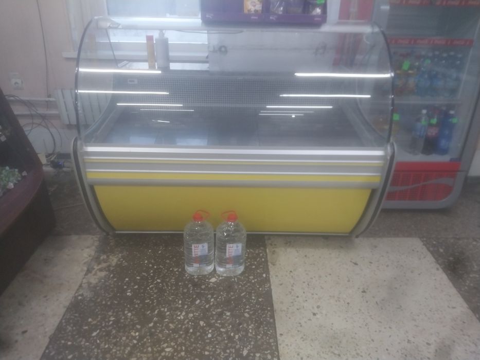 Холодильна вітрина голд 1,5м