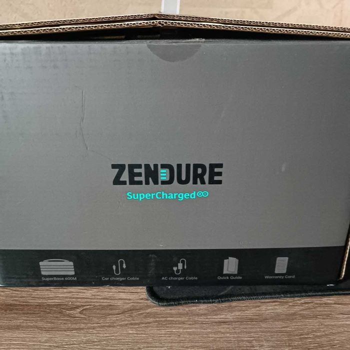 Зарядна станція Zendure SuperBase 600M