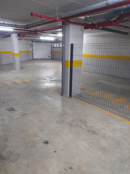 Arrendo parqueamento para viatura.