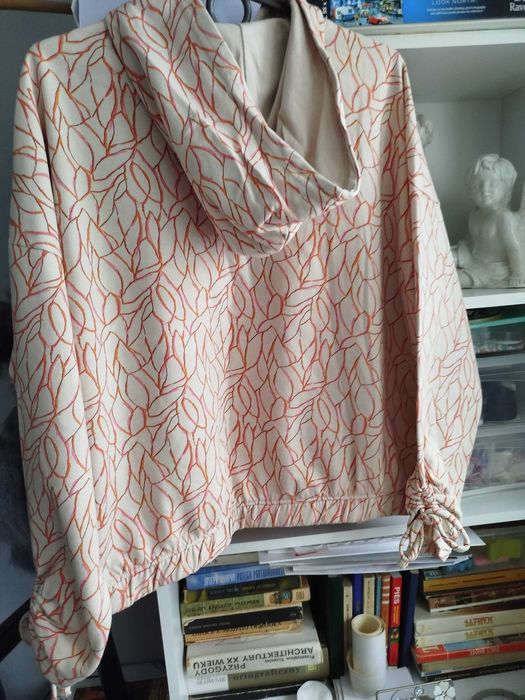 Bluza damska we wzory z kapturem