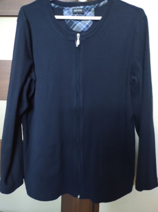Granatowy sweter narzutka