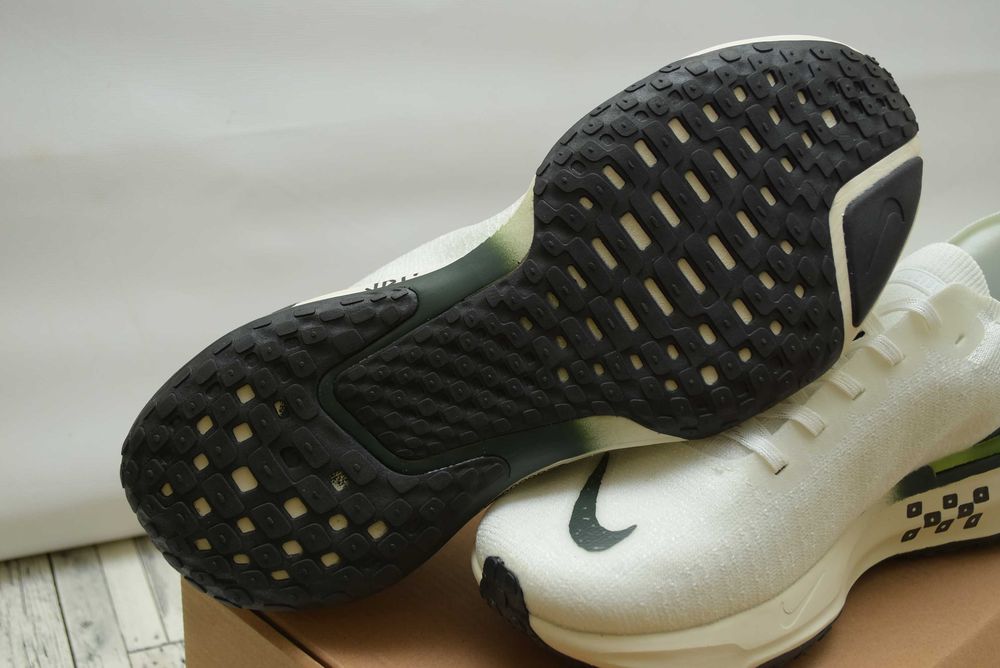 Мужские беговые кроссовки Nike ZoomX Invincible Run Flyknit 3