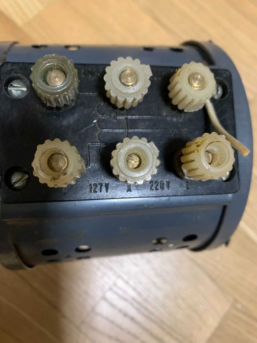 Регулювальний автотрансформатор ЛАТР-2М