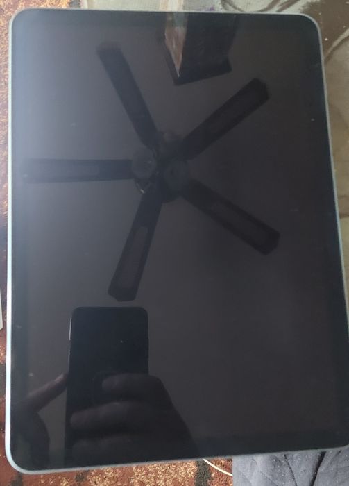 Appla iPad Air 4, 2022r, uszkodzony