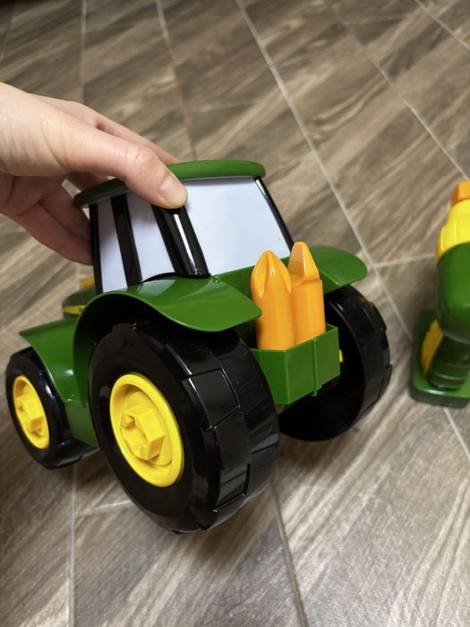 Продам дитячі іграшки ( трактор, гра)