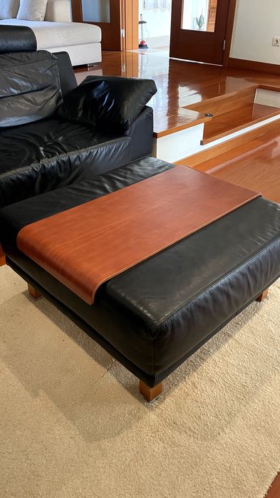 Sofá de pele preto + mesa de centro