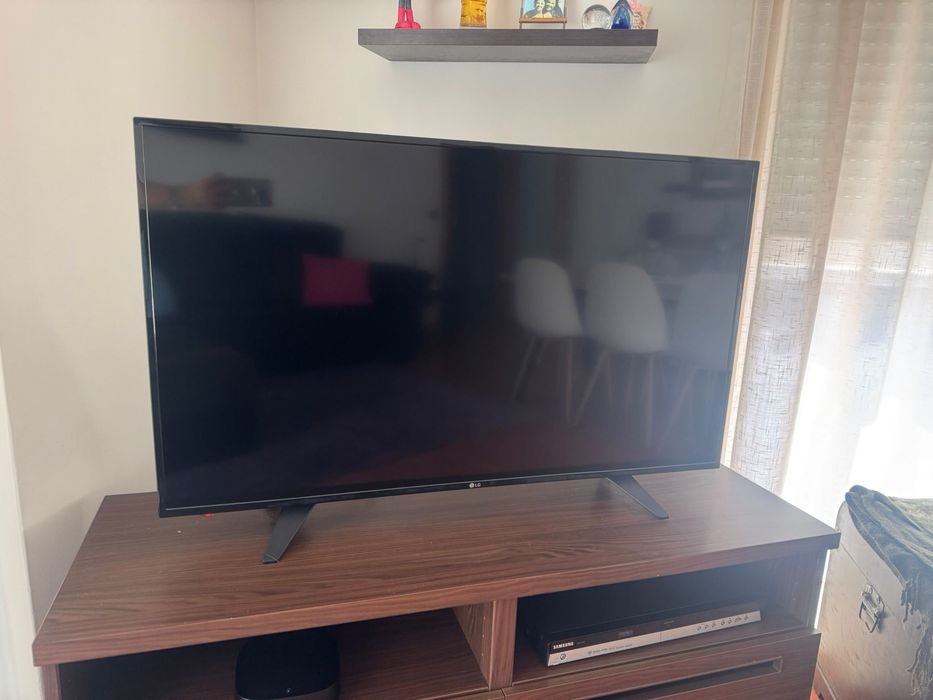 TV LG 43’’ com muito pouco uso