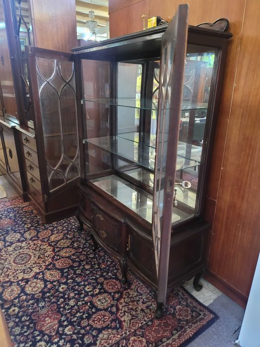 Cristaleira antiga estilo Queen Anne - Com marcas de uso mas perfeitam