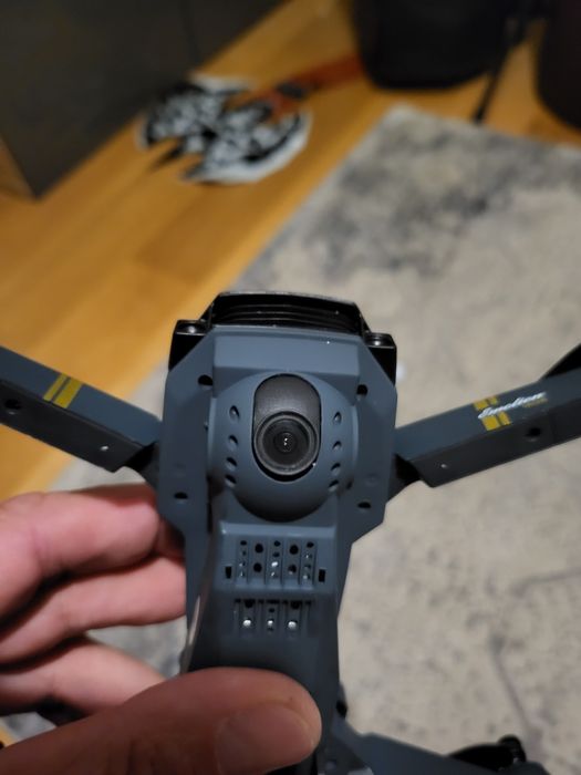 Dron z kamerą HD eachine. Nowy