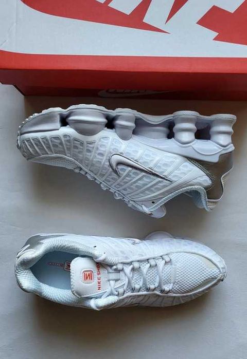 Pasuje bardzo dobrze do ubrań. Rozmiar.37.5