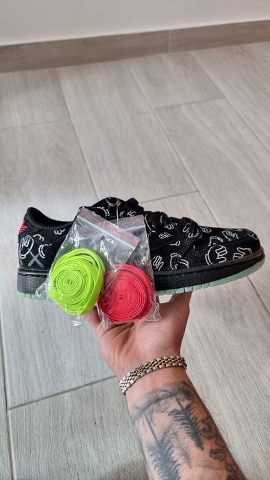 Jordan 1 low x kaws