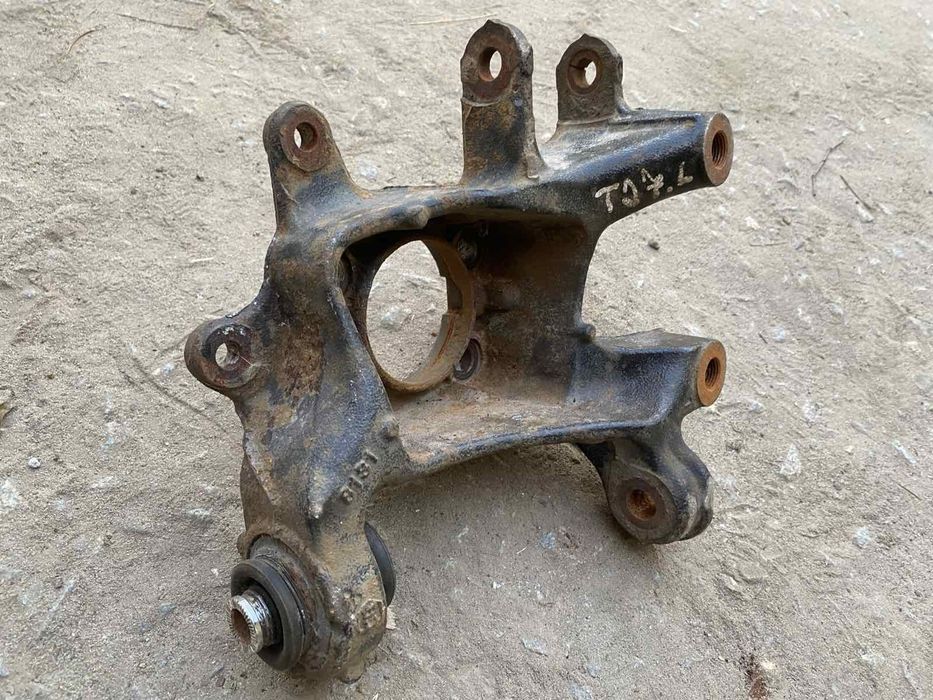 Задня ліва цапфа поворотний кулак тойота авенсіс т27 дизель 2.2