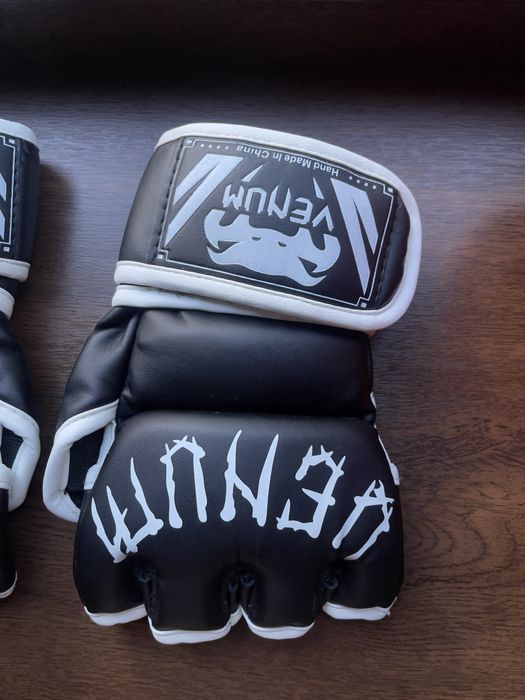 Шолом та рукавиці для ММА Venum ОПИС !