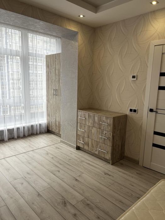 Однокімнатна квартира з ремонтом в обжитій новобудові! ЦЕНТР