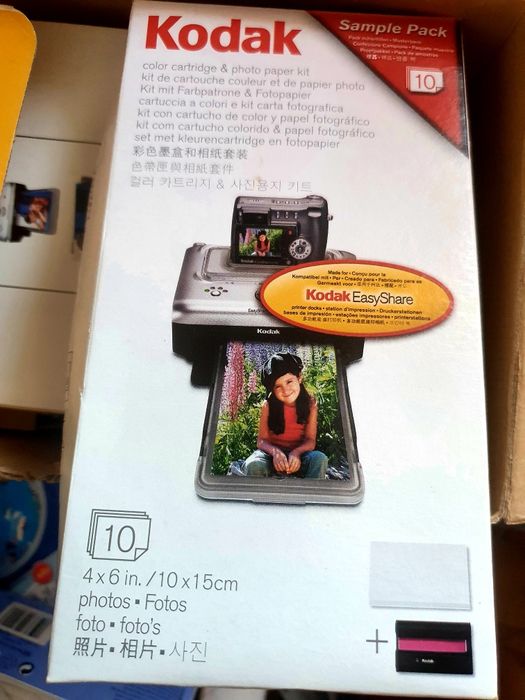 Printer dock station Kodak + câmara fotográfica digital Kodak EasyShare C310 + 10 folhas de impressão fotográfica Kodak  10×15 cm.