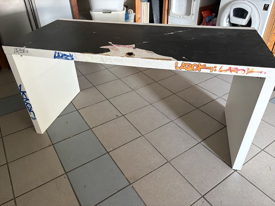 Biurko  Ikea 150  cm/60 cm / 74 cm . Był kolor bialy
