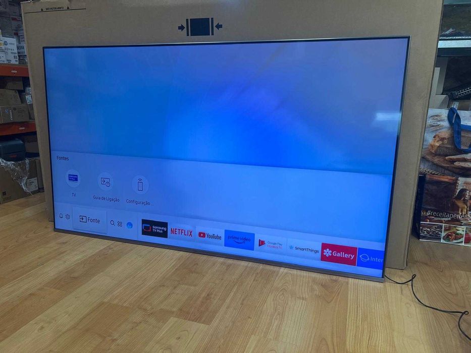 Samsung QE82Q6FNAT Q6F Series - 82" LED-backlit LCD TV - QLED - 4K