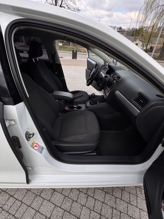 Офіційний автомобіль Volkswagen Jetta 2014 рік 2.0 дизель