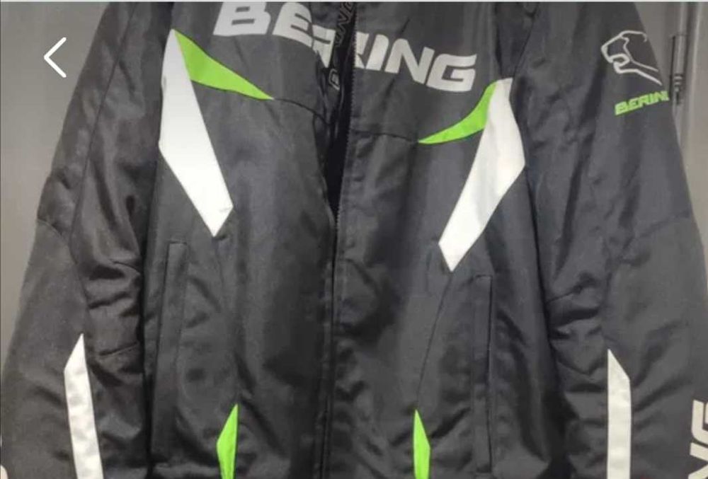 Casaco com pouco uso,marca "",tamanho "".Xl