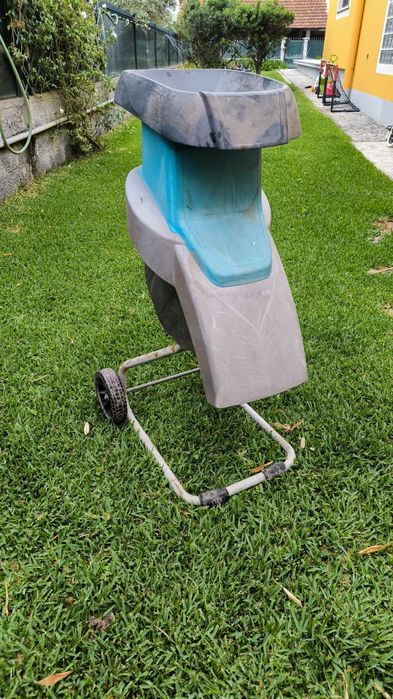 Triturador de ramos, eléctrico