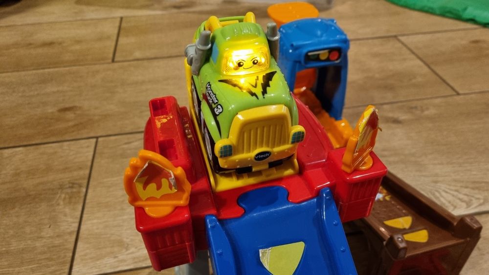 Vtech Tut Tut Autka zestaw kaskaderski