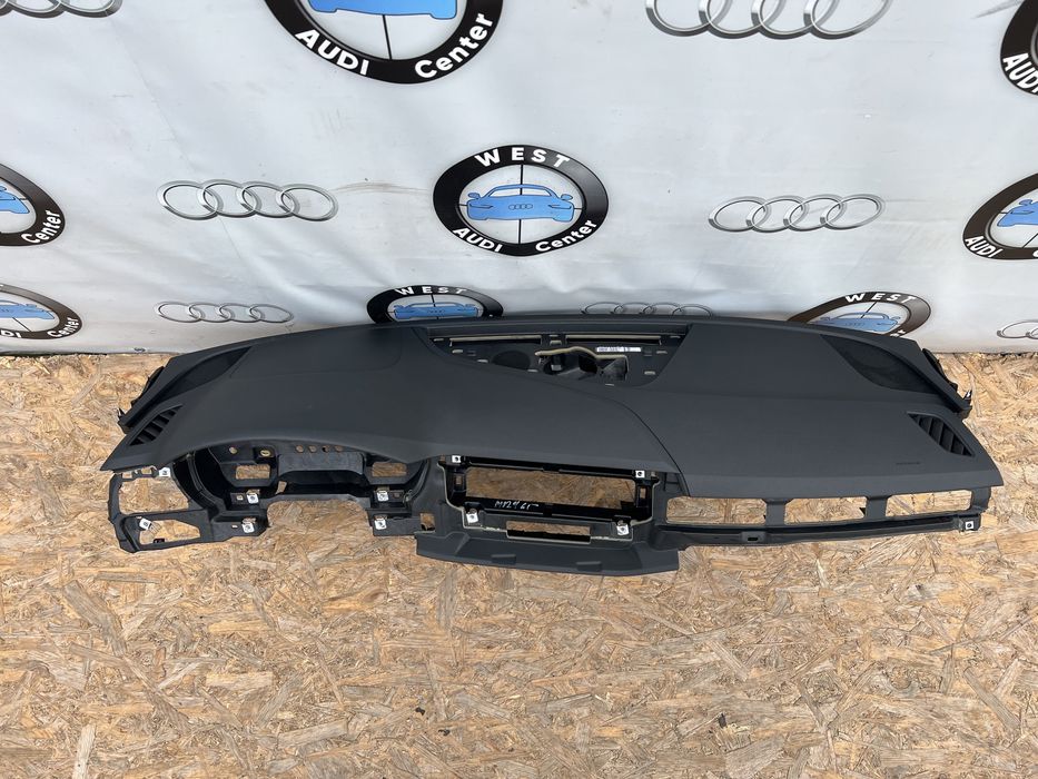 Audi А4 B9 Торпеда з подушкою Ауді А4 Б9 Панель торпедо консоль