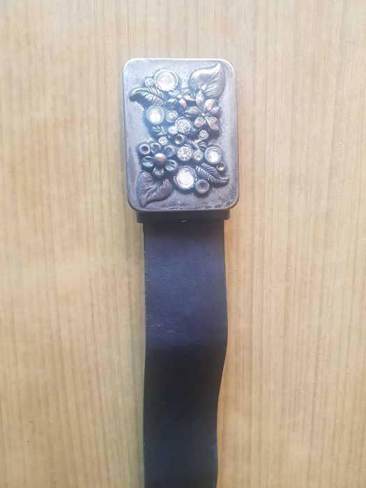 Pasek damski czarny z ozdobna klamrą - 110 cm