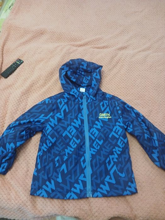 Продам дитячу куртку демісезон- вітровка