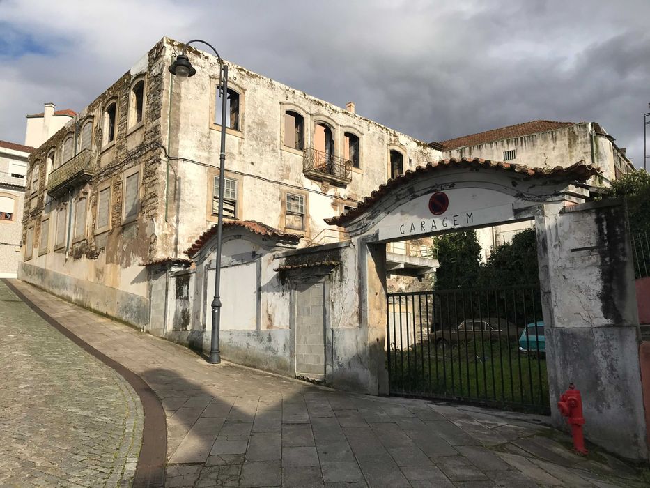 Vende-se Edifício - Peso da Régua - Centro