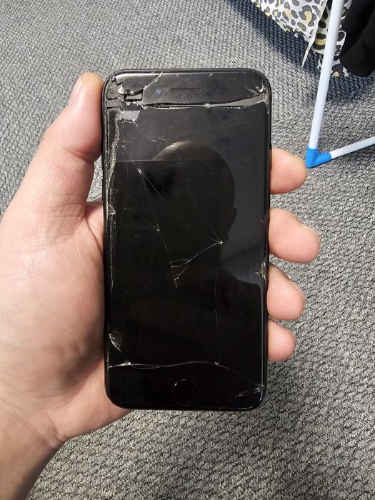 Продам Iphone SE / Айфон СЕ Айклауд