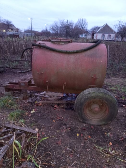 Бочка на колесах залізна