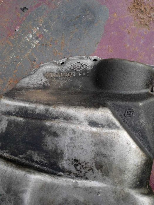 Поддон двигателя Рено