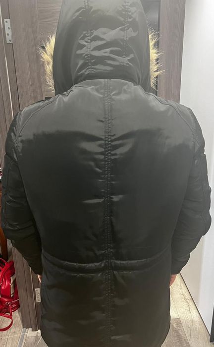 Продам мужской зимний пуховик Guess.