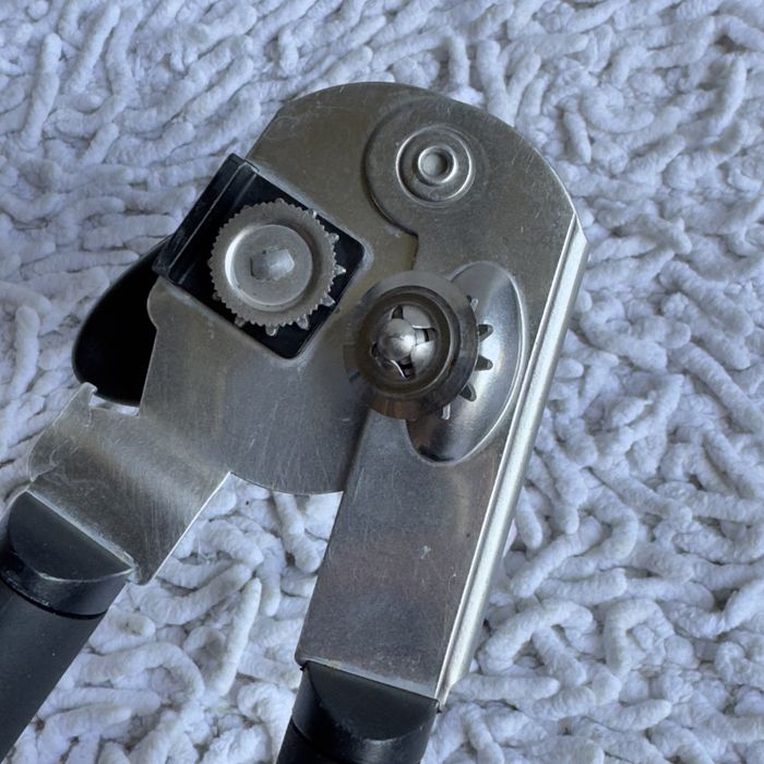 Otwieracz do metalowych puszek