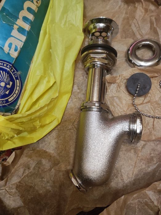 Краны, вентиля ,тройники , чугунные,латунные .СССР.