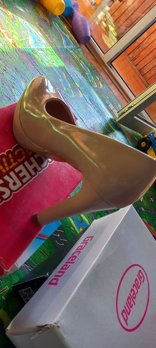 Продам весільні туфлі 39р.