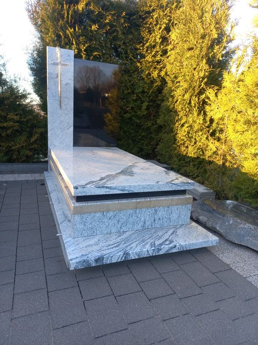 Pomnik nagrobek pojedynczy