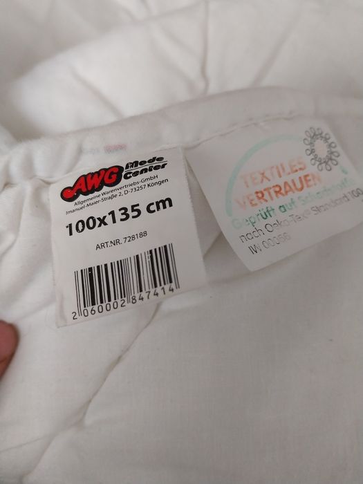 Poduszka, kołderka I 3 komplety pościeli