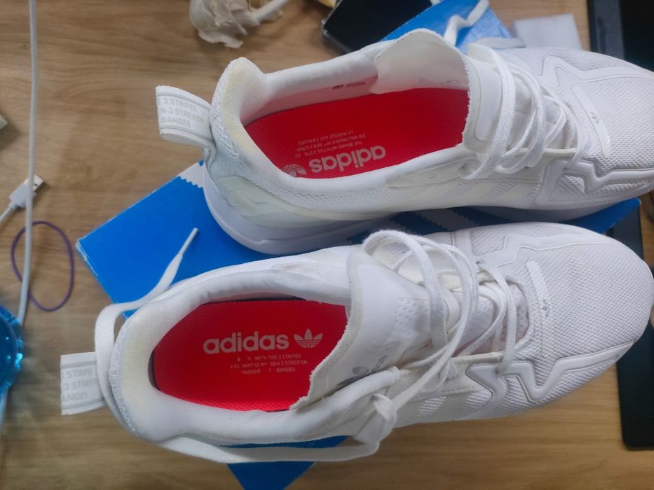 Białe Adidasy flux