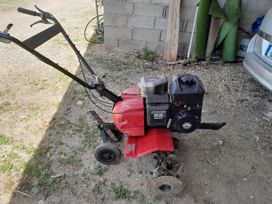 Motoenxada para desocupar,  a trabalhar normalmente.